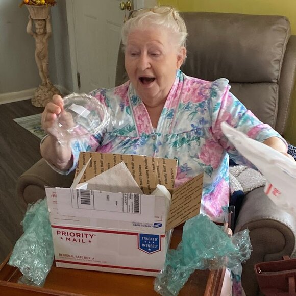 4lbs: unsorted unsearched untested. Mix of Estate/Costume/Vintage 90% wearables - Picture 4 of 10